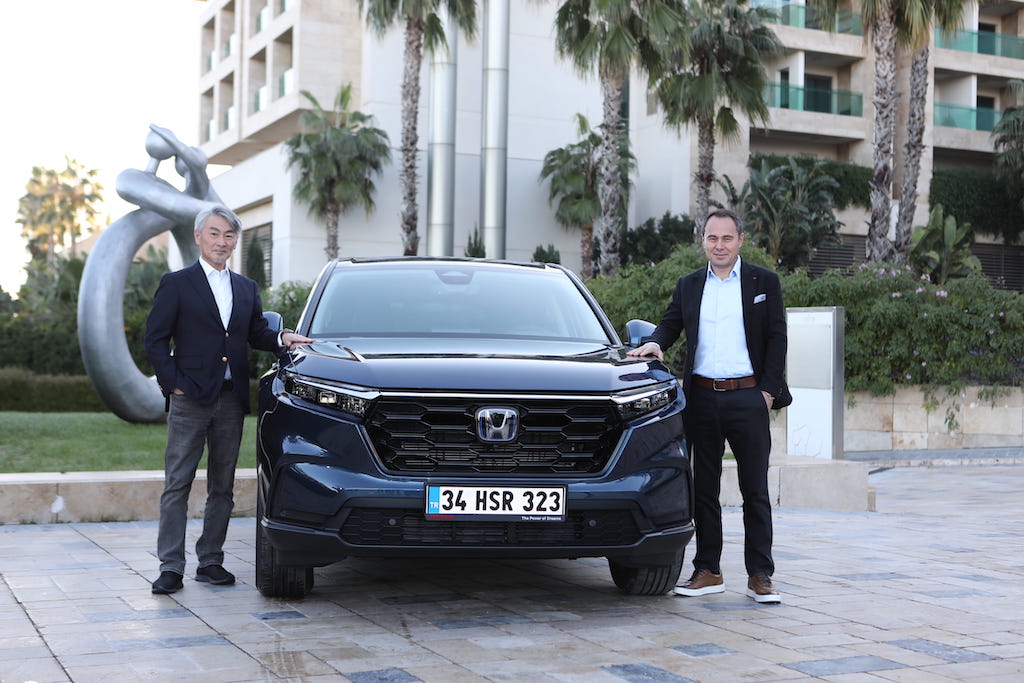 Honda'nın hibrit SUV ailesi tamamlandı, CR-V e:HEV Türkiye'de