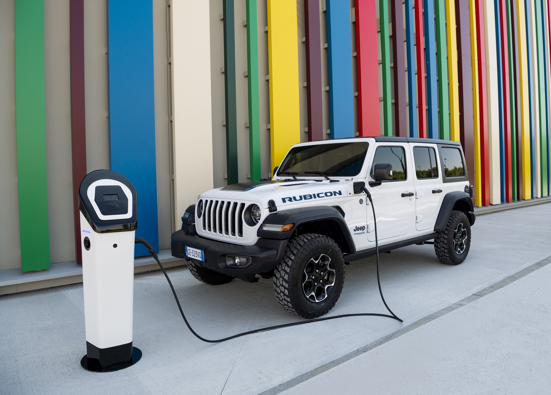 Jeep Wrangler Şarj Edilebilir Hibrit Seçeneğine Kavuştu