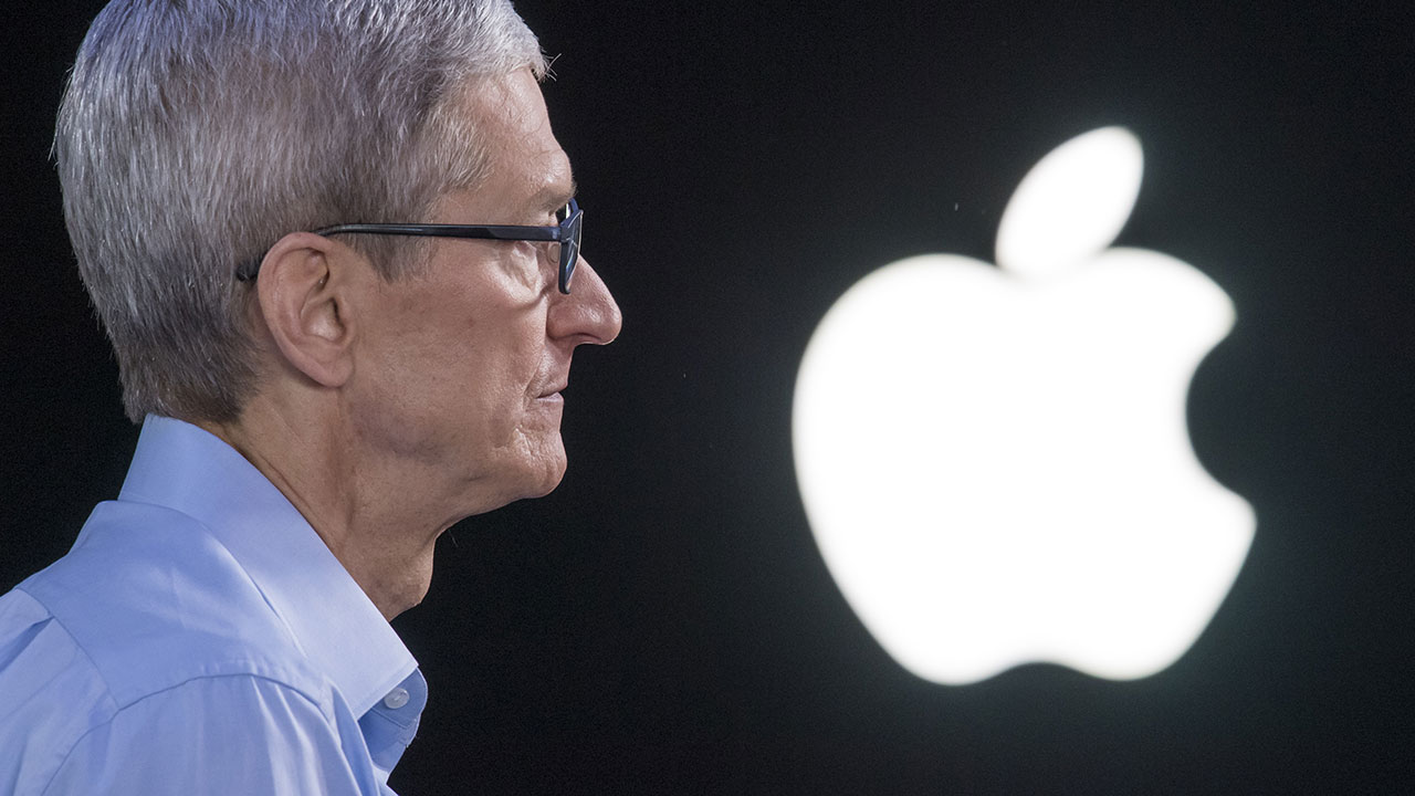 APPLE CEO’SU TIM COOK: OTONOM ARAÇ ROBOTTUR