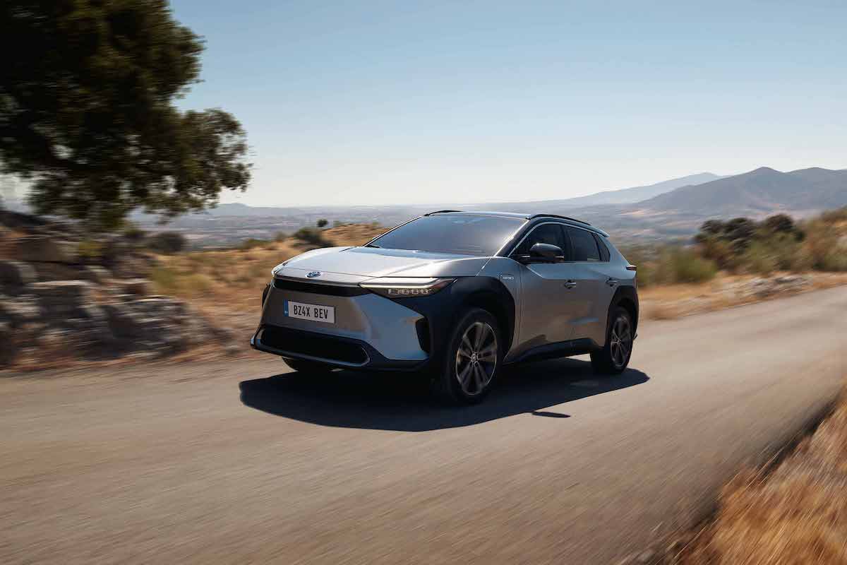Toyota'nın İlk Elektriklisi bZ4X 450 km Menzil İddiasıyla Geliyor