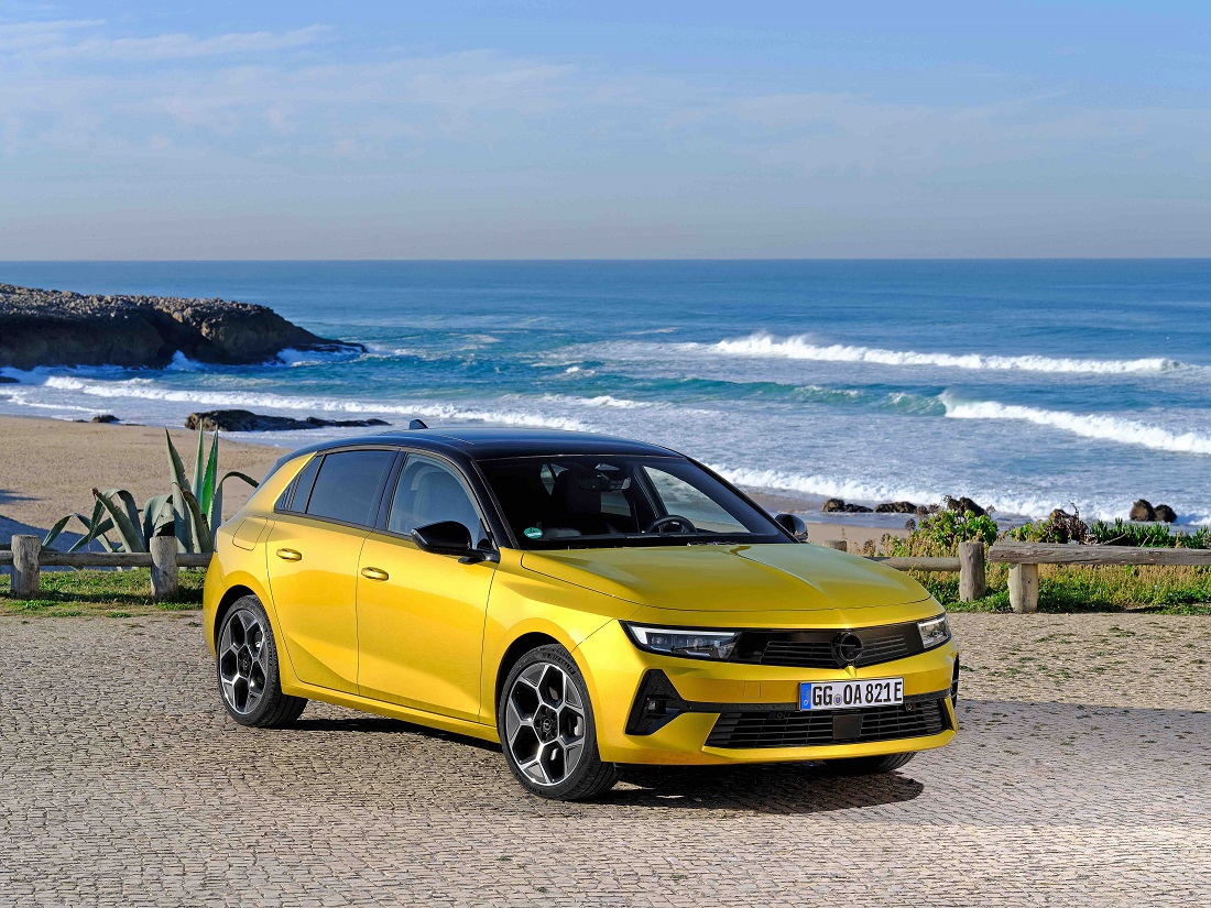 Yeni Opel Astra Türkiye'ye Geldi Elektriklisi Yolda!